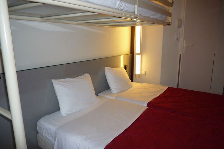 Room 16 of 83