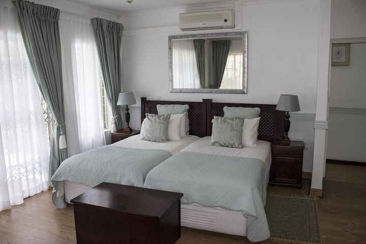 Room 4 of 17