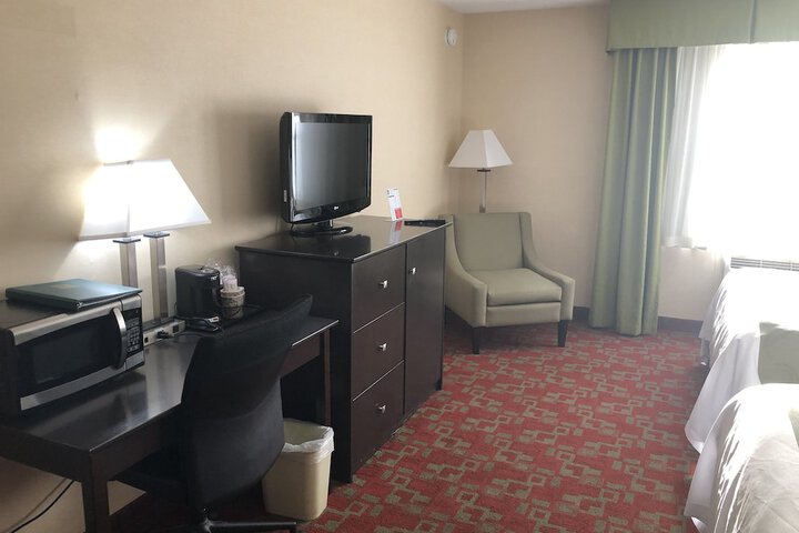 2 Queen Beds (6 of 16)
