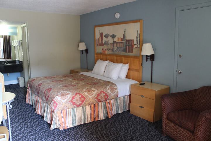 Economy King Bed (2 of 10)