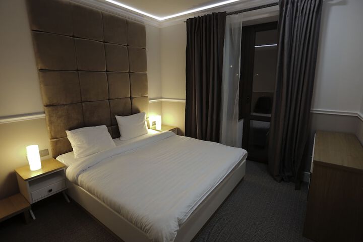 Room 4 of 20