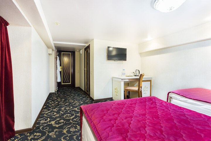 Room 8 of 49