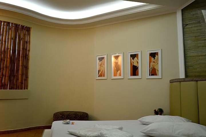 Room 12 of 63