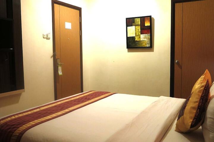 Room 13 of 31