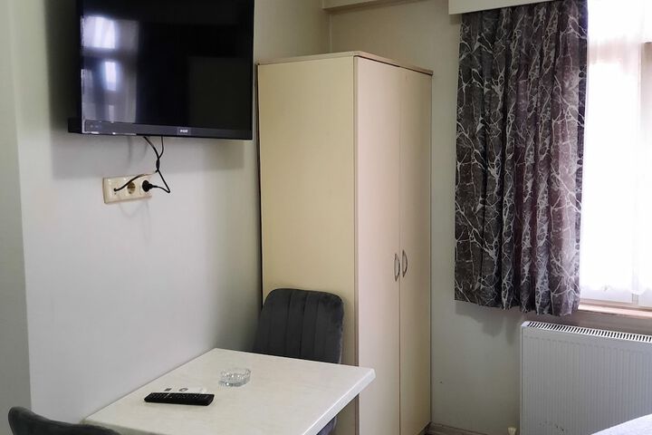 Room 8 of 23