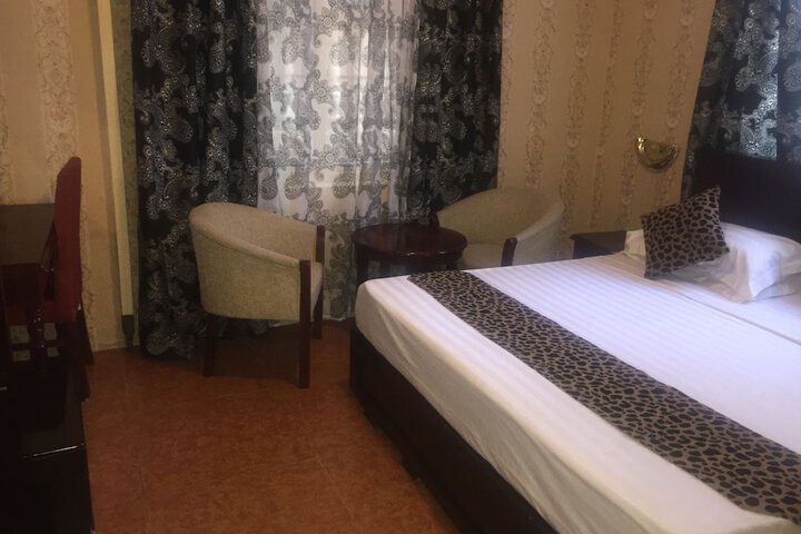 Room 2 of 18