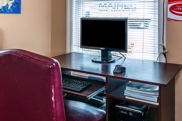 Business Center 33 of 36