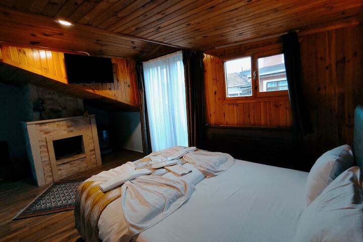 Room 11 of 34