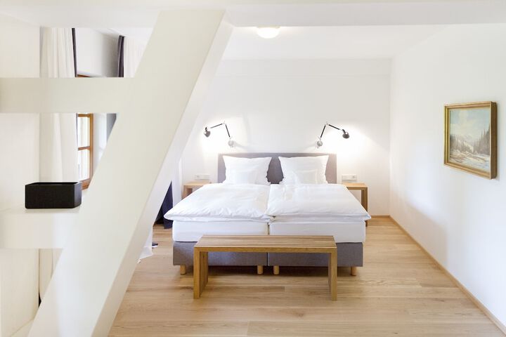 Room 12 of 395