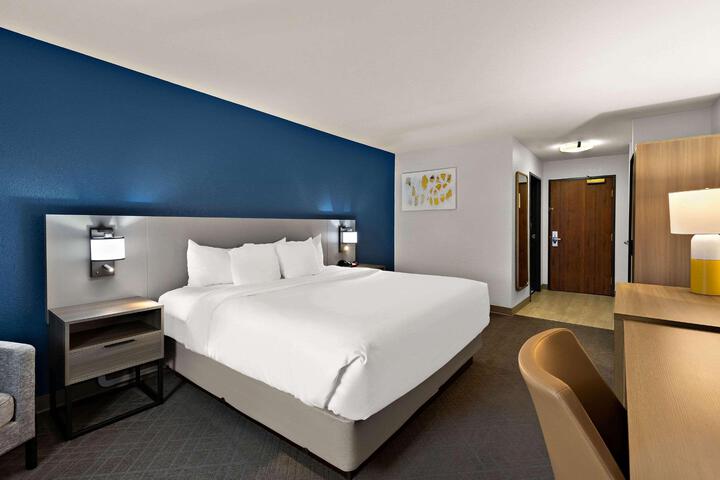 1 King Bed Accessible (2 of 26)