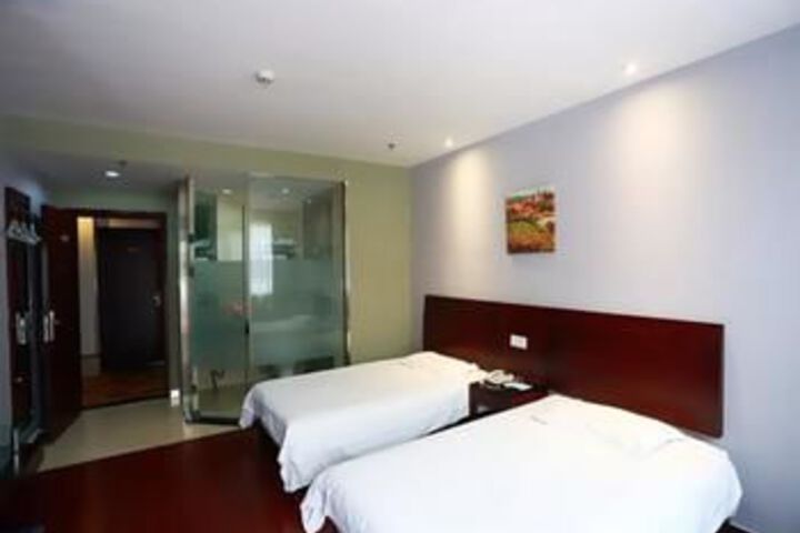Room 10 of 15
