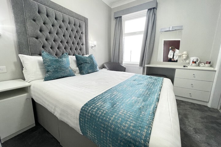 Room 4 of 44