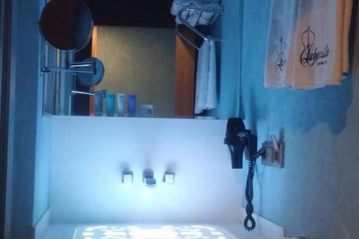 Room 21 of 46