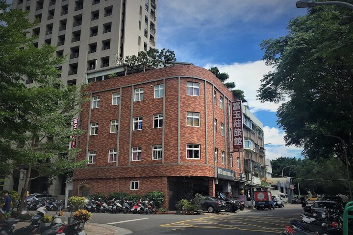 Rich Zone Hotel