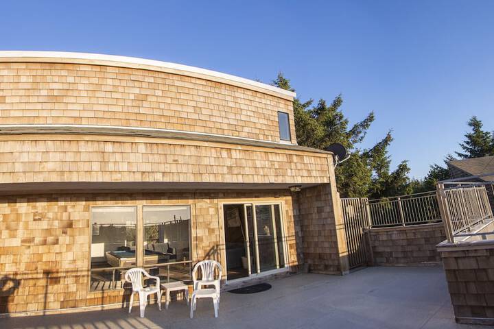 Sundeck 51 of 70