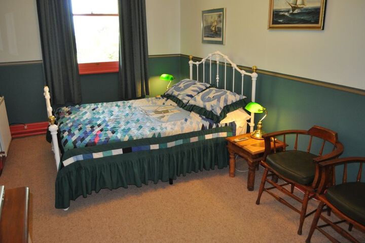 Room 11 of 24