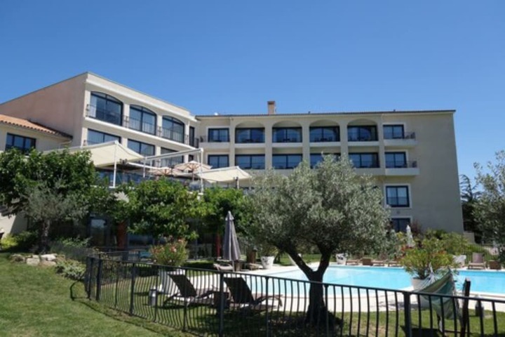 Hotel Pool