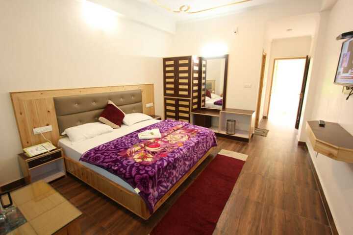 Room 5 of 17