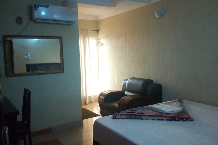 Room 13 of 20