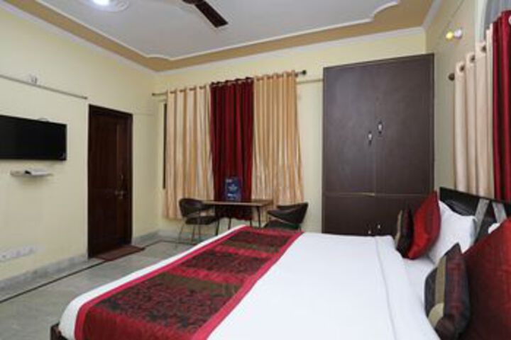 Room 12 of 28