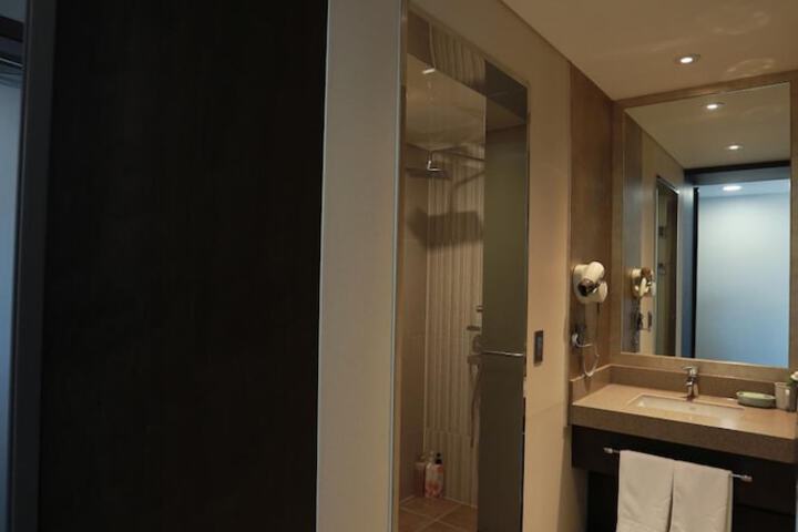 Room 17 of 40