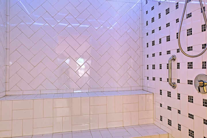 Room 16 of 25