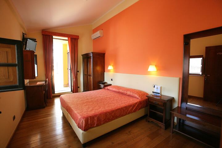 Room 9 of 47