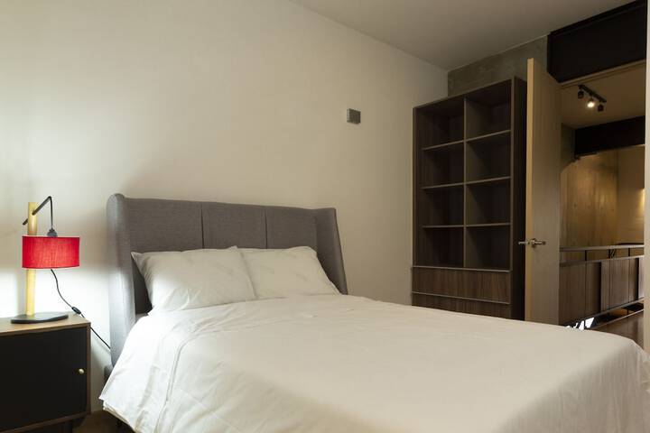 Room 33 of 148