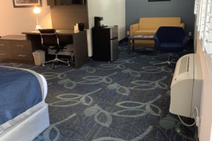 Room 8 of 99