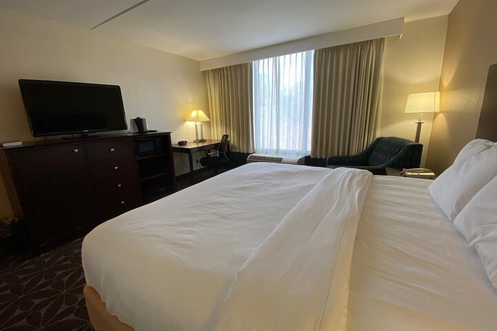 1 King Bed (1 of 16)