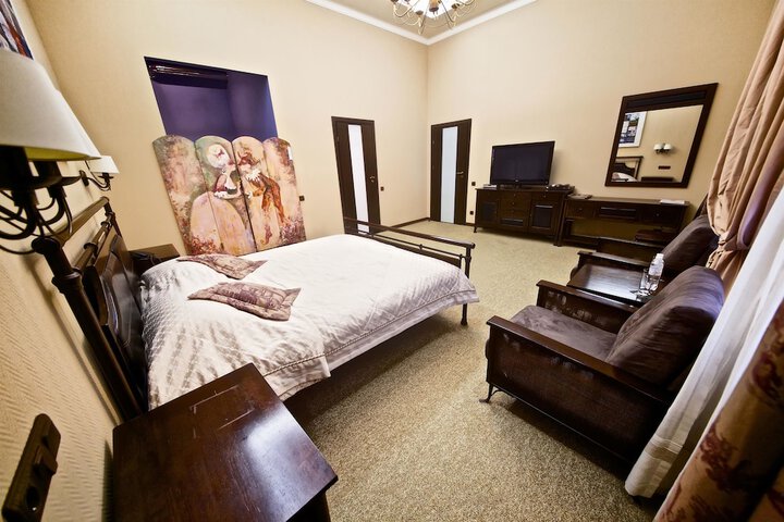 Room 10 of 89