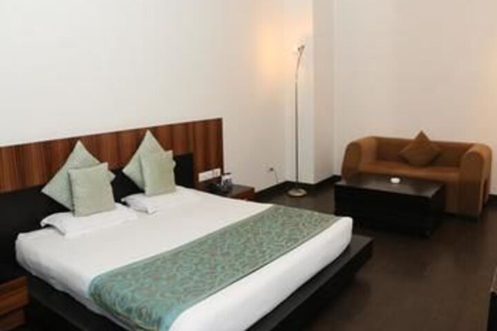 Room 14 of 27