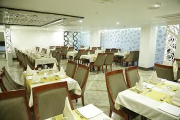 Dining 15 of 17