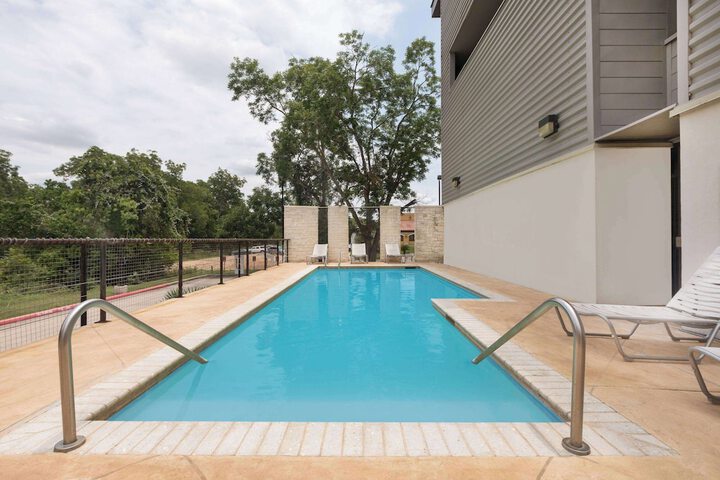 Pool 41 of 65