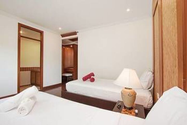 Room 11 of 36