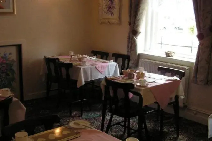 Dining 6 of 14