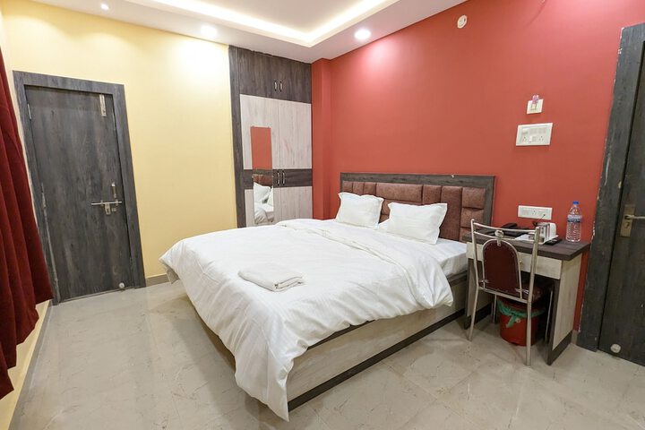 Room 8 of 15