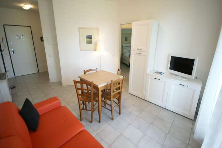 Room 6 of 34