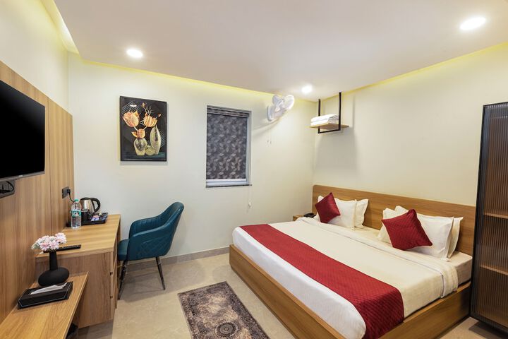 Room 7 of 18