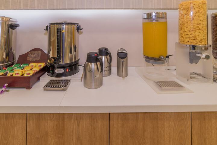 Breakfast/Coffee Service 54 of 100