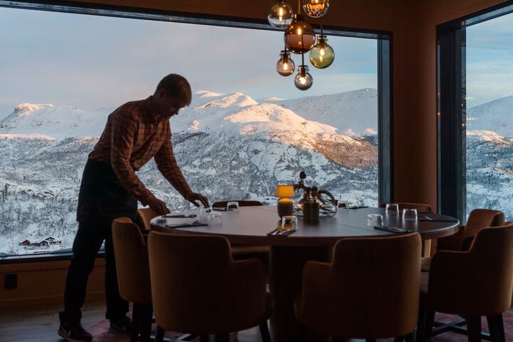 Dining 46 of 81