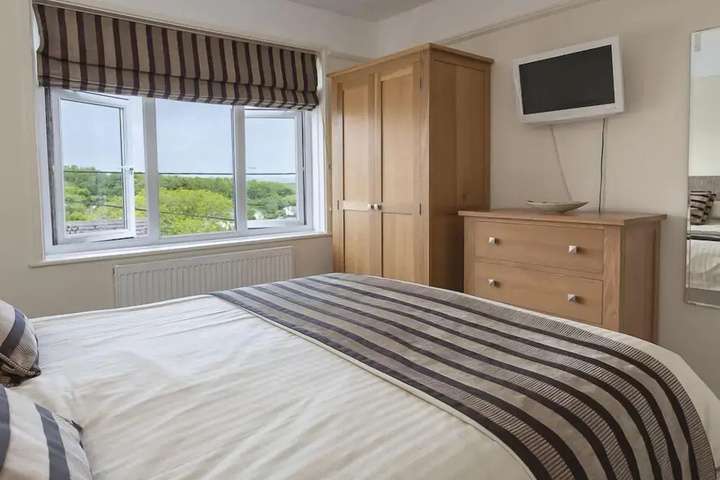 Room 3 of 18