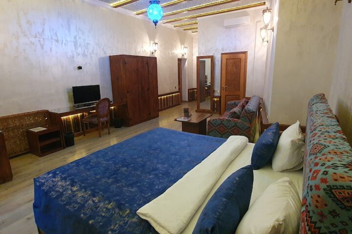 Room 24 of 140