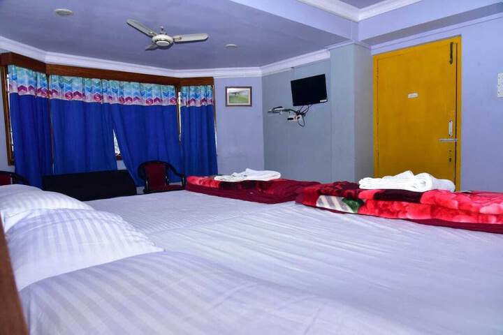 Room 10 of 18