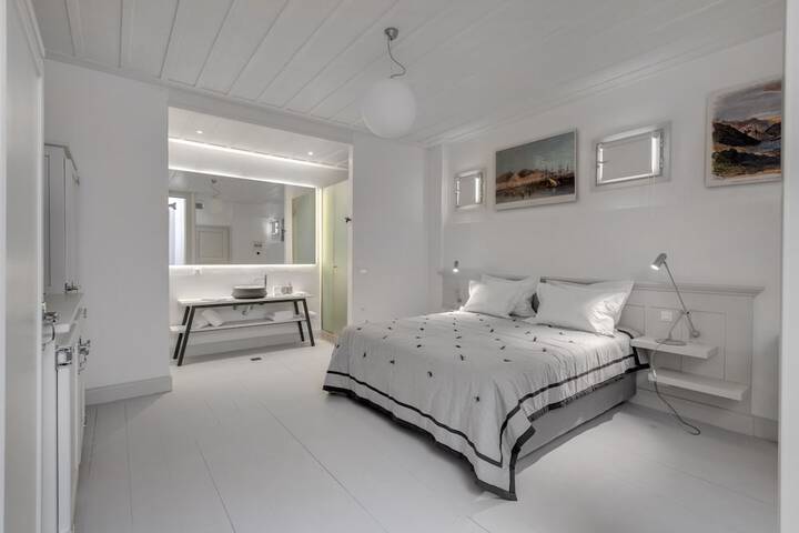 Room 28 of 64
