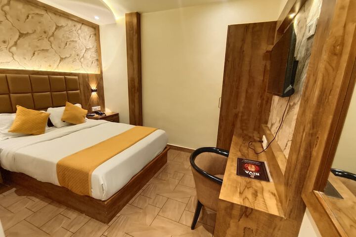 Room 30 of 37