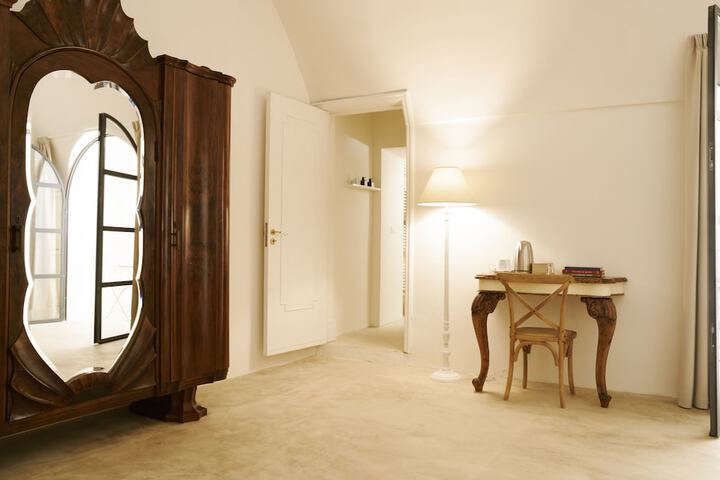 Room 6 of 181