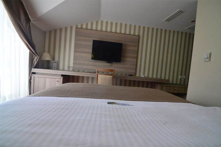 Room 4 of 44