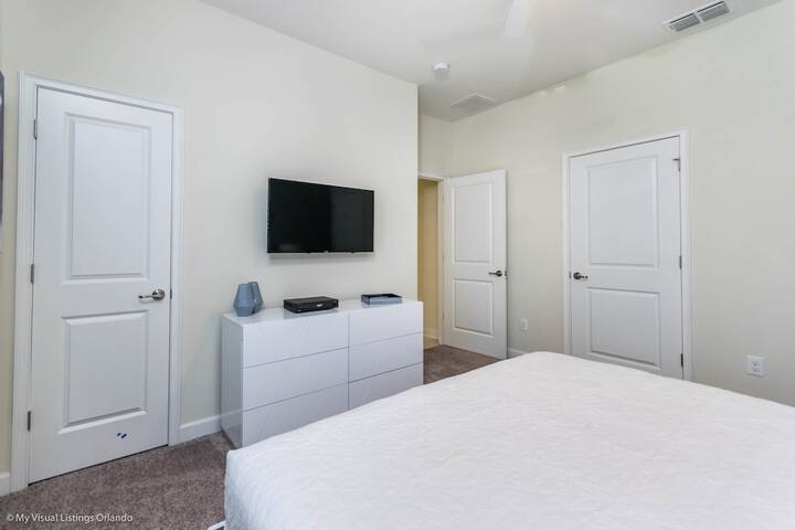 Room 8 of 34