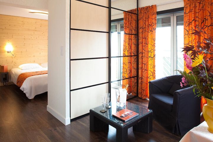 Room 10 of 29